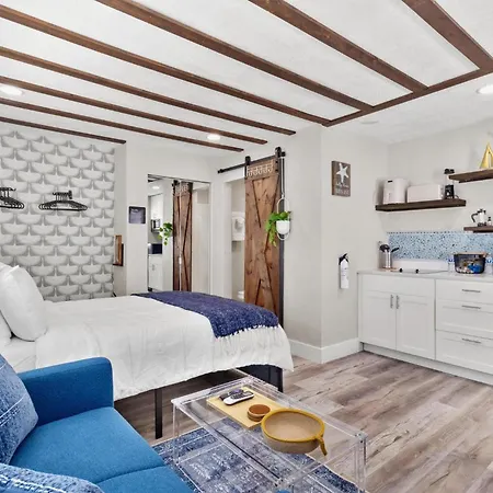 Sala Suite 2! Perfect Beach Getaway Deals In St Pete Beach!